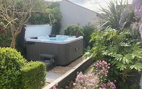 Bryntirion Farmhouse Apartment With Hot Tub