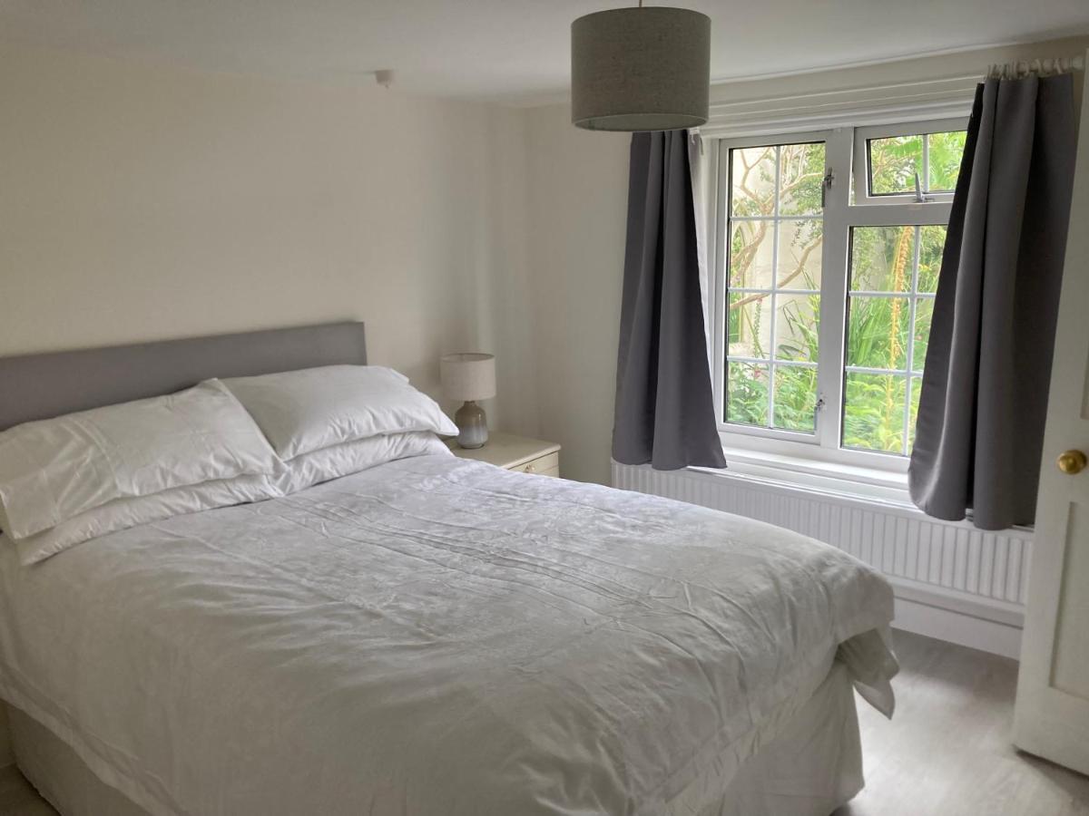 Bryntirion Farmhouse Apartment With Hot Tub Llanfair Caereinion Exterior photo