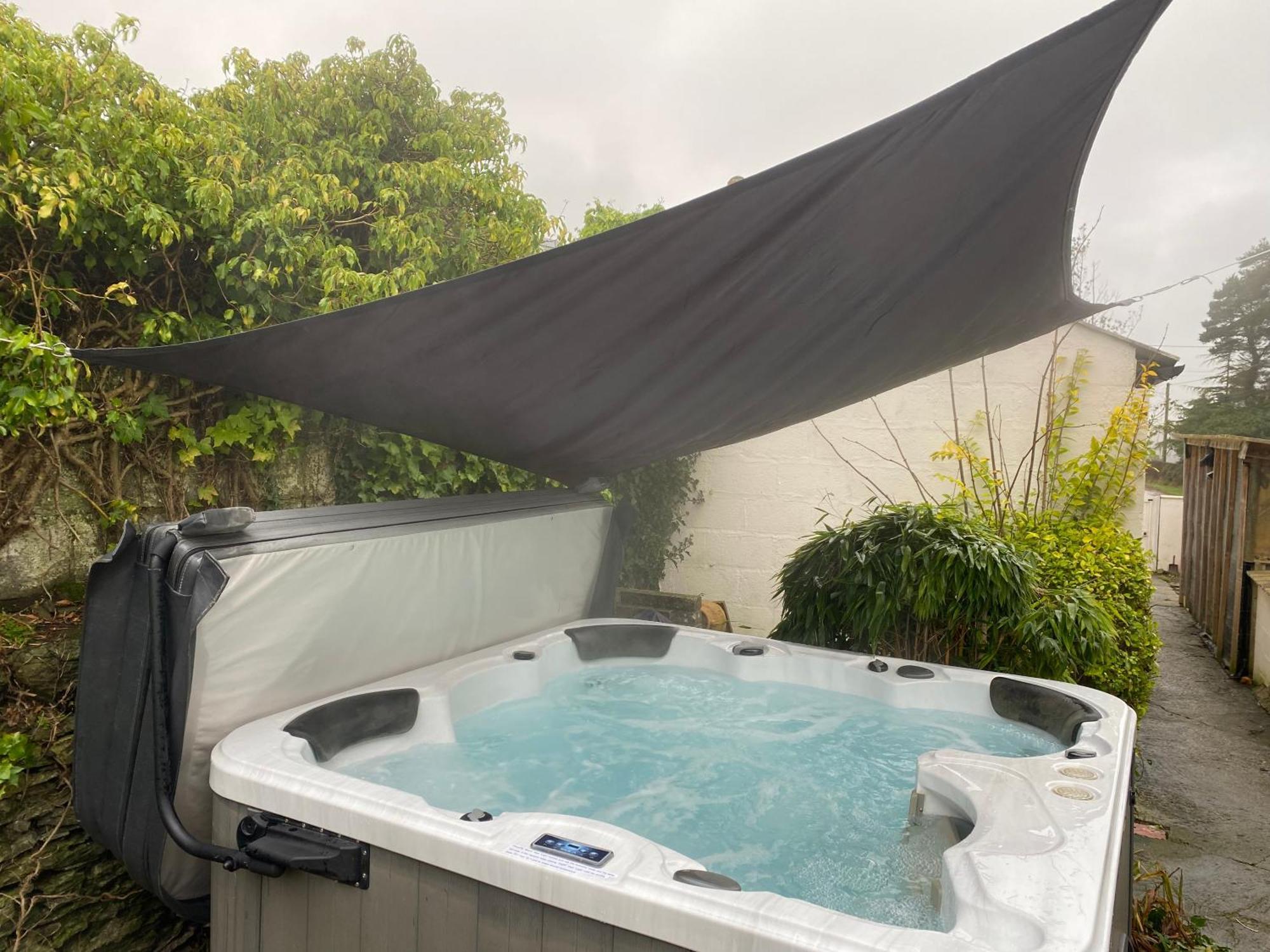 Bryntirion Farmhouse Apartment With Hot Tub Llanfair Caereinion Exterior photo